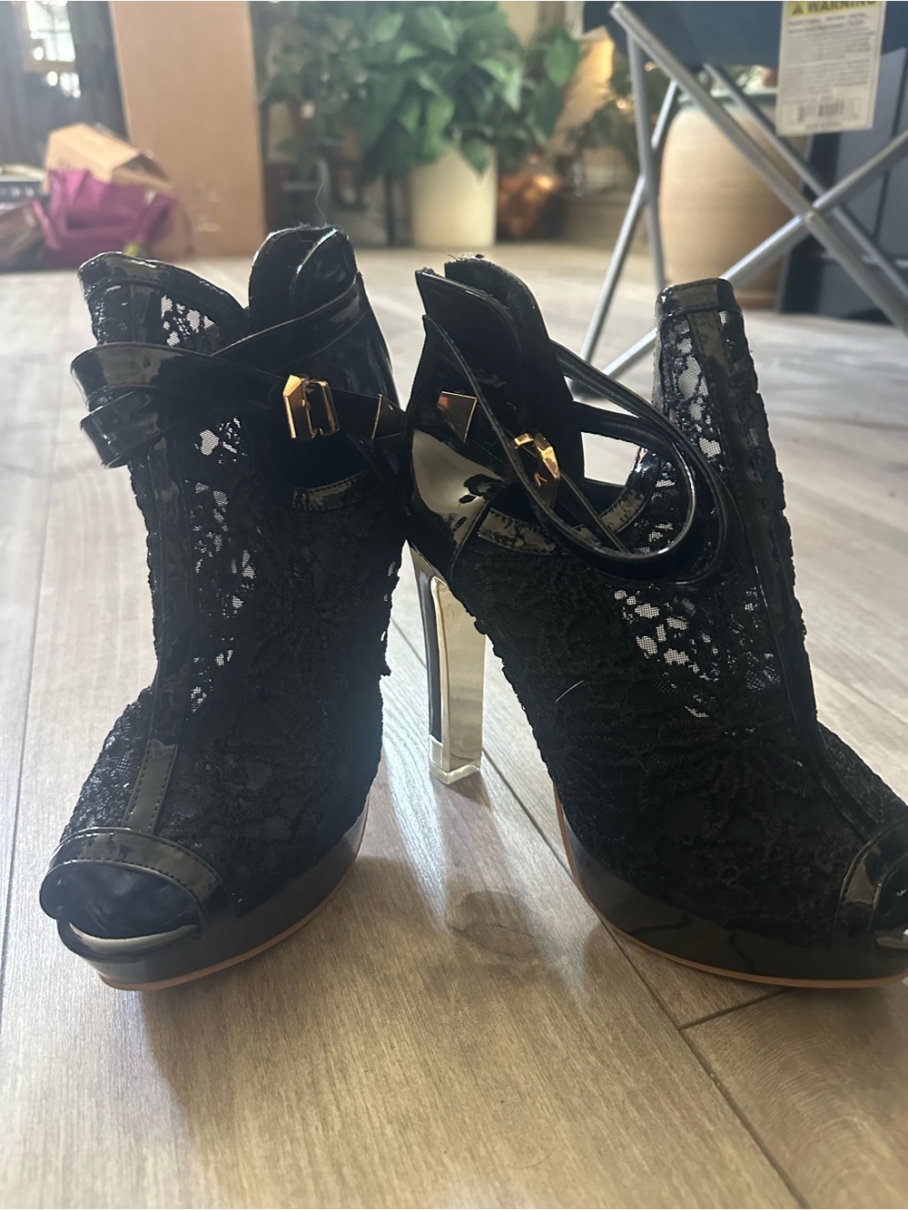 Source Unknown Black Lace Peep-Toe High Heel Sandals with Gold Accents